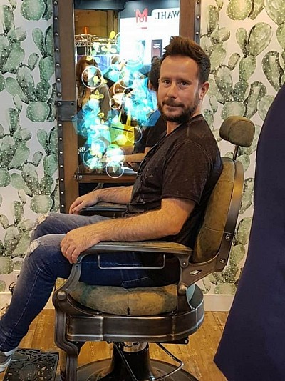 Sentado en el trono...