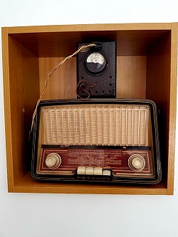 Radio y elevador, reductor de luz